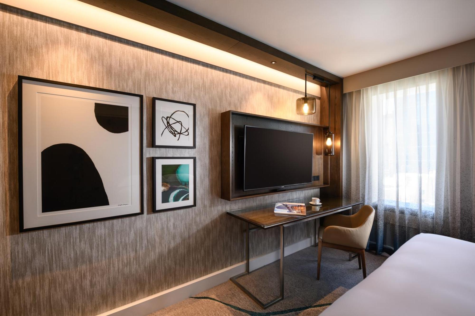Corner King Room