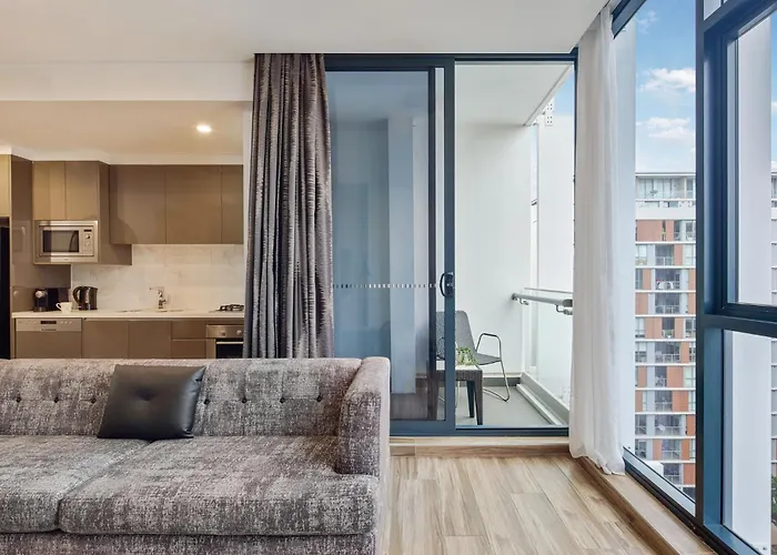 Meriton Suites Mascot Central Sydney